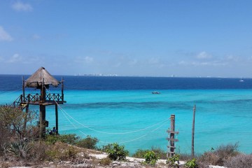 Isla Mujeres blue water